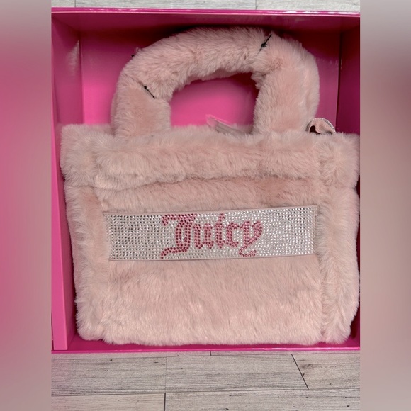 Juicy Couture Gift Set - Picture 4 of 7